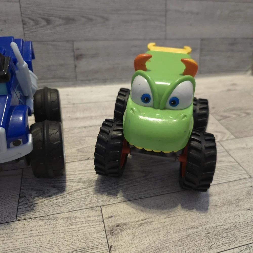 3‎ NICKELODEON BLAZE & THE MONSTER MACHINES TRUCKS RED TRUCK HAS BROKEN TAIL